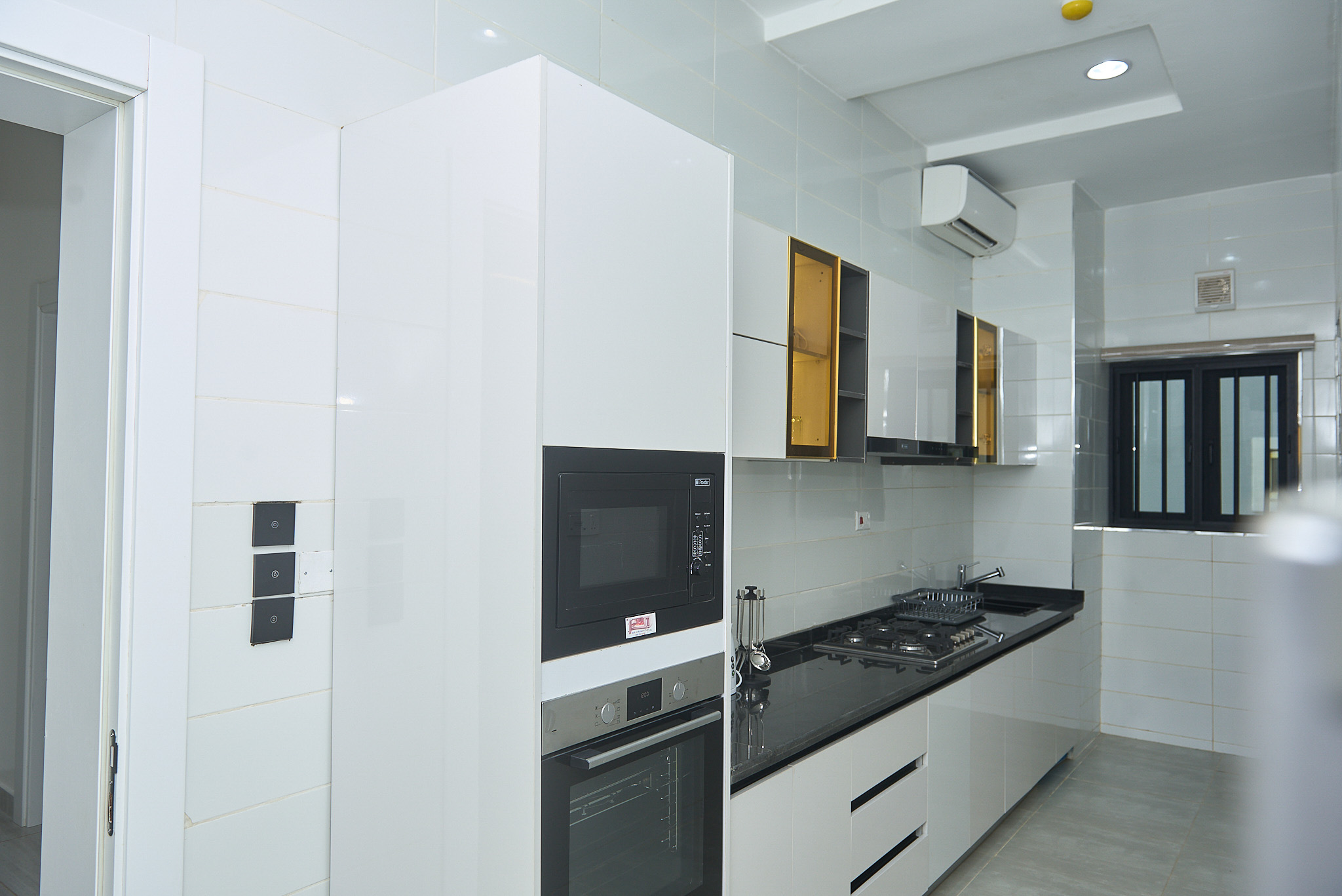 Fitted gourmet kitchen
